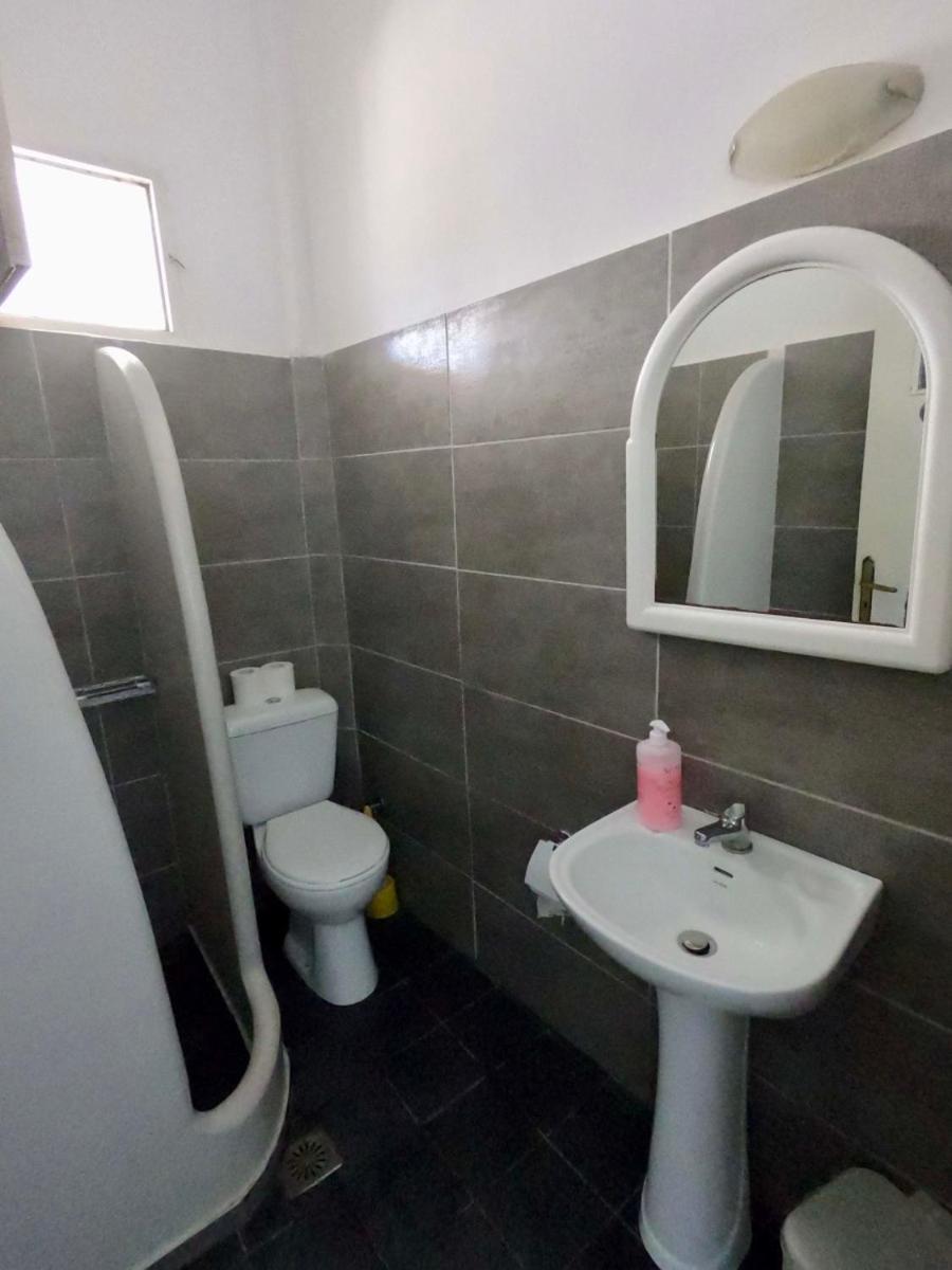 Fira Backpackers Place Esterno foto